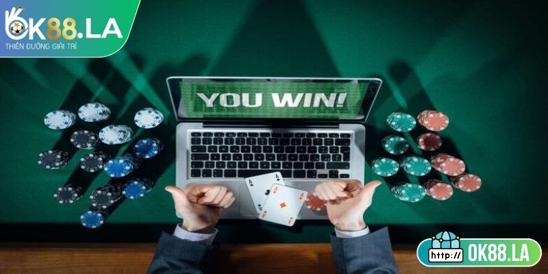 Tận hưởng bàn chơi bài chuẩn mực cổ điển